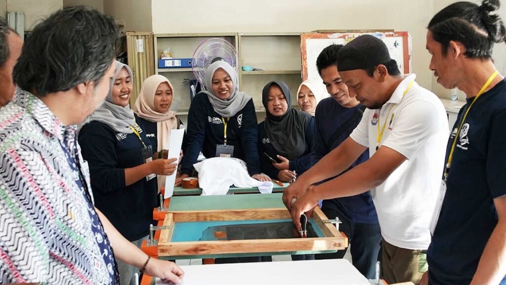praktek sablon PKBM Insan Motekar
